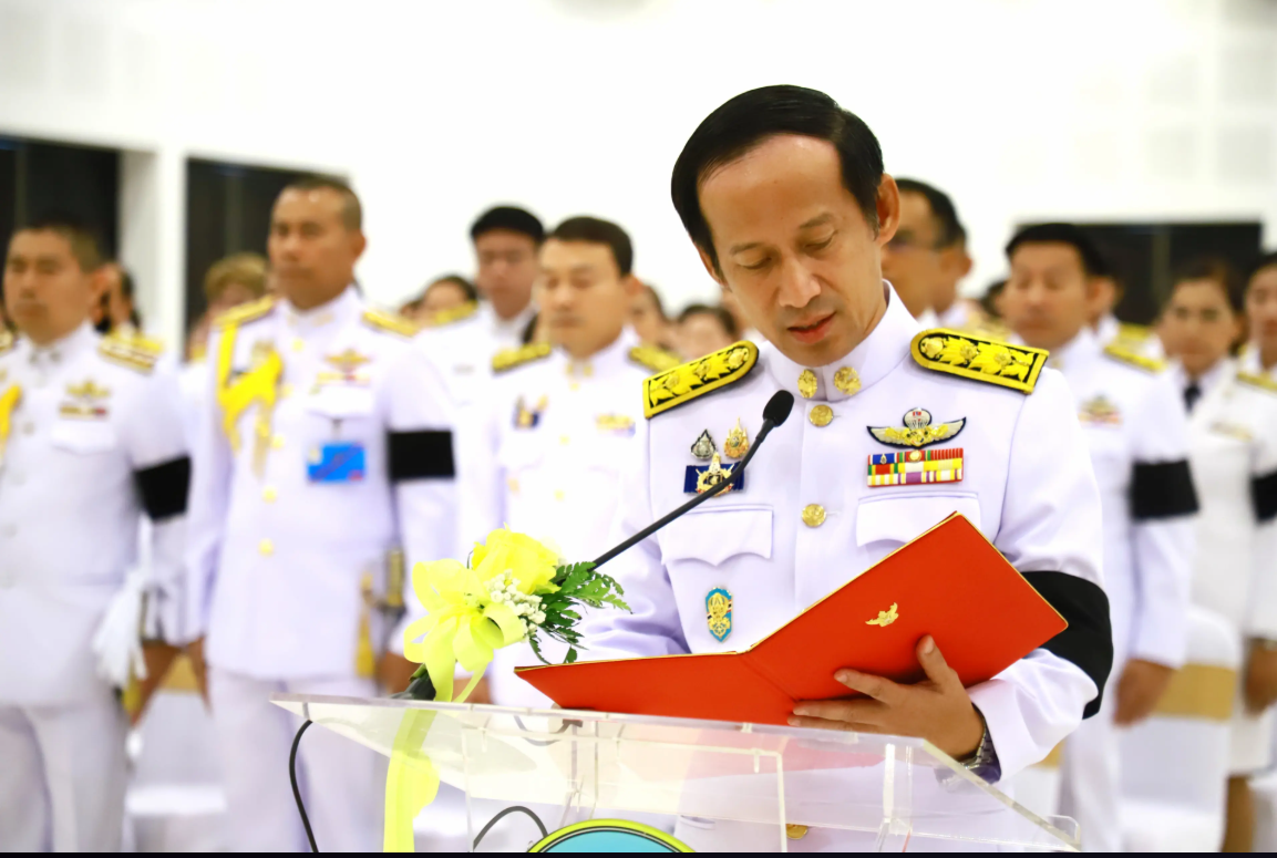 title - ส.ป.ก.ตรัง ร่วมประกอบพิธีวางพานพุ่มดอกไม้สด ถวายราชสักการะพระบรมสาทิสลักษณ์ พระบาทสมเด็จพระนั่งเกล้าเจ้าอยู่หัว พระมหาเจษฎาราชเจ้า รัชกาลที่ ๓ เนื่องในวันคล้ายวันพระราชสมภพ